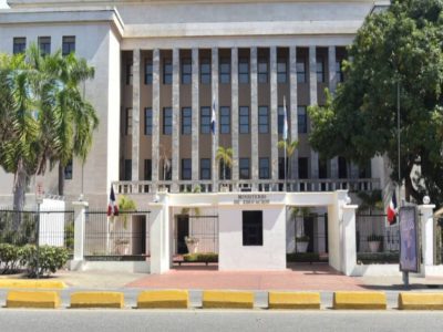Minerd remite a Hacienda y Economía expedientes de reclamaciones por obras ejecutadas bajo la Ley 16-26