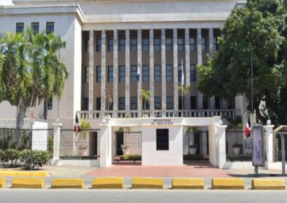 Minerd remite a Hacienda y Economía expedientes de reclamaciones por obras ejecutadas bajo la Ley 16-26