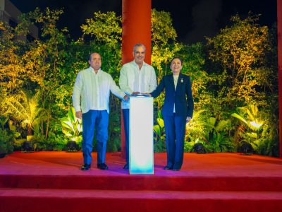 Abinader y Carolina Mejía inauguran el Paseo 30 de Mayo en Santo Domingo