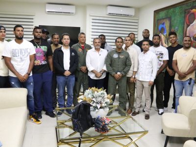 RD repatria primer grupo de peloteros varados en Venezuela