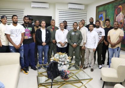 RD repatria primer grupo de peloteros varados en Venezuela