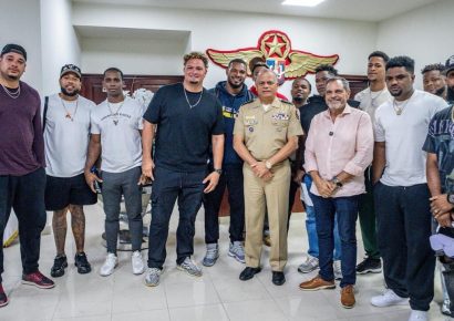 Gobierno facilita el retorno al país de otro grupo de ciudadanos dominicanos desde Venezuela en aeronave de la Fuerza Aérea
