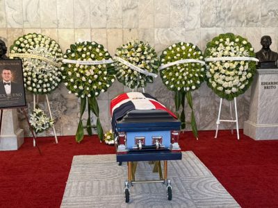 Último adiós a Alex Bueno en el Teatro Nacional
