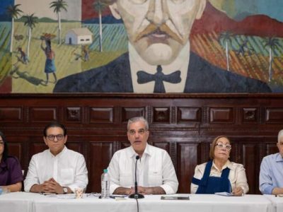 Abinader se reunió con comunitarios en Santiago y revisó proyectos clave