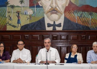 Abinader se reunió con comunitarios en Santiago y revisó proyectos clave