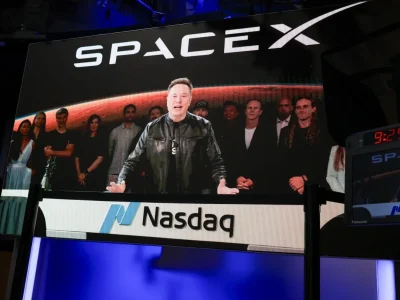SpaceX debutó en bolsa con alza histórica y convirtió a Elon Musk en el primer billonario del mundo