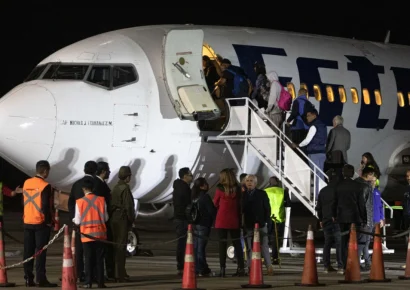 Vuelo con 126 migrantes repatriados desde Florida aterriza en Venezuela