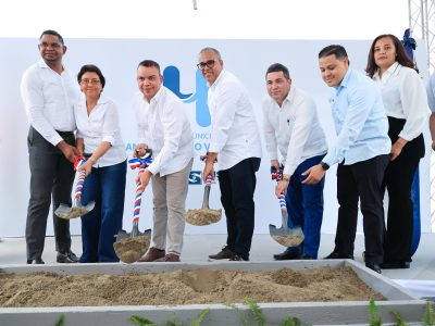 SNS entregó centros remozados en Restauración e inició obras en hospital de Loma de Cabrera