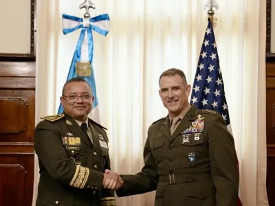 Jefe del Comando Sur de EE.UU. visita Guatemala tras polémica por supuestos ataques aéreos