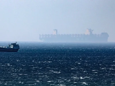 Trump afirma que barcos petroleros comienzan a salir del estrecho de Ormuz tras anuncio de acuerdo con Irán