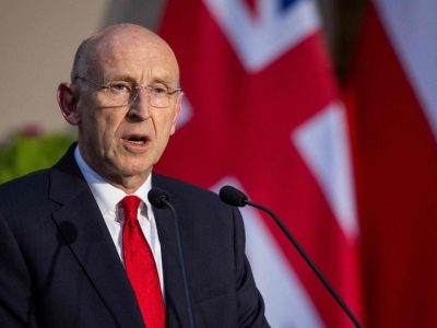 Healey se va por falta de fondos: presión sobre Starmer