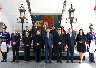 Presidente de Ecuador renueva su gabinete tras reducir ministerios y cambio en Cancillería