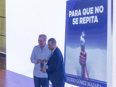 Guido Gómez Mazara presenta su libro Para que no se repita