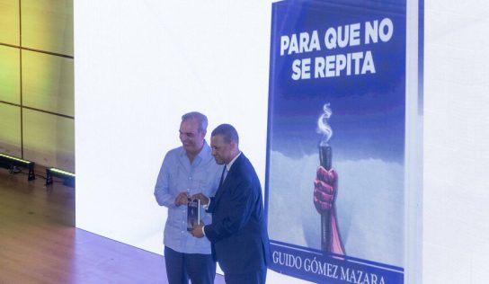 Guido Gómez Mazara presenta su libro Para que no se repita