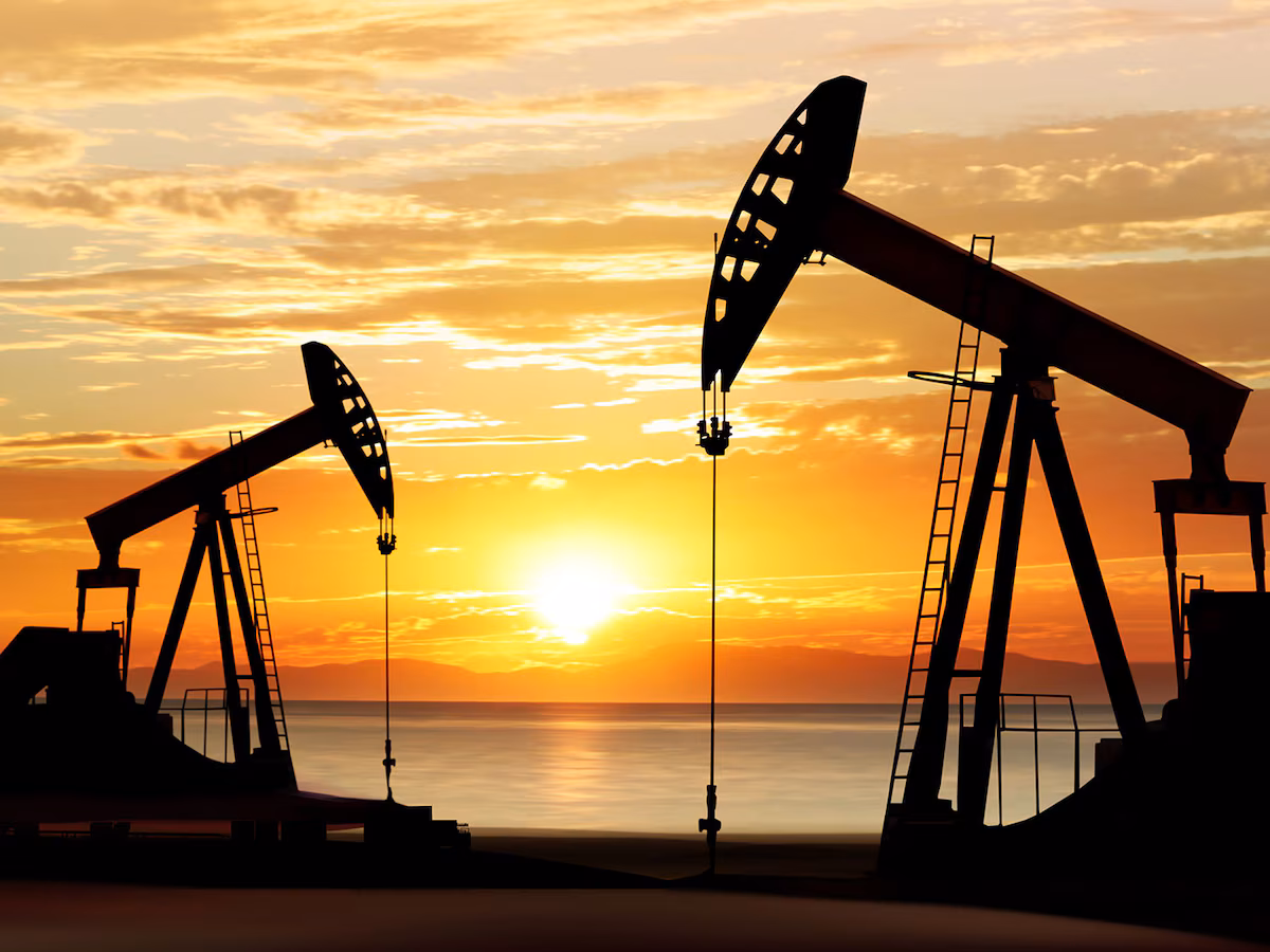 Precios del petróleo cayeron tras inicio de negociaciones entre Washington y Teherán