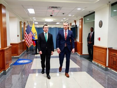 Noboa se reunió con el secretario de Guerra en el Pentágono para reforzar cooperación en seguridad