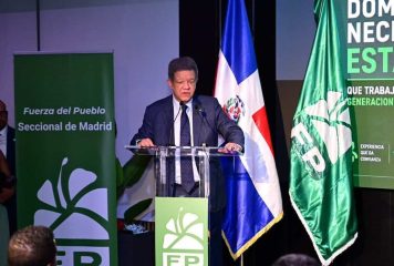 Leonel Fernández juramentó nuevos miembros de la Fuerza del Pueblo en Madrid