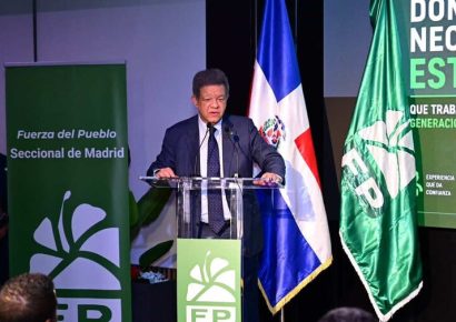 Leonel Fernández juramentó nuevos miembros de la Fuerza del Pueblo en Madrid
