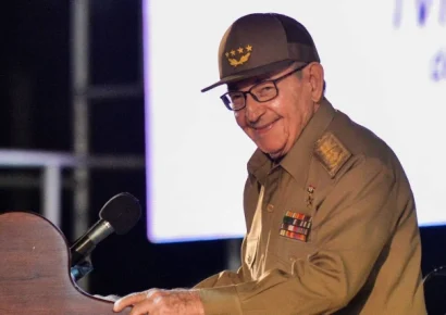 Raúl Castro vuelve a presentarse en público tras acusación penal en EE.UU.