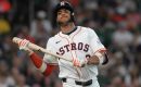 Jeremy Peña quedó fuera de la alineación de los Astros tras sufrir calambre en la corva derecha