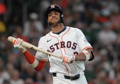 Jeremy Peña quedó fuera de la alineación de los Astros tras sufrir calambre en la corva derecha