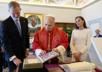 El rey Felipe VI destaca ante el papa León XIV la labor social de la Iglesia y su firmeza frente a los abusos