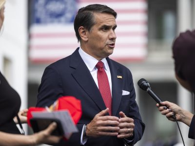 Trump nomina a Todd Blanche como fiscal general