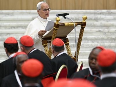 El papa León XIV pide un respaldo “firme, claro y público” al iniciar un consistorio extraordinario en el Vaticano