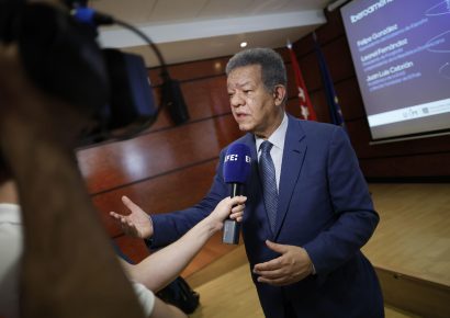 Leonel Fernández afirma que las encuestas aún lo mantienen vigente y no contempla retiro político