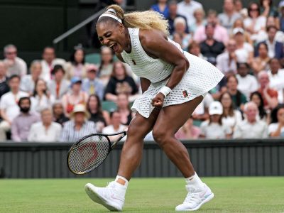 Serena Williams cae en su regreso a Wimbledon