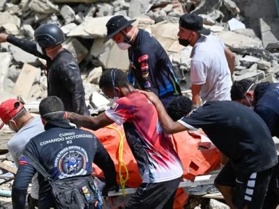 El olor a descomposición ya comienza a sentirse e invade la zona devastada por los terremotos en Venezuela