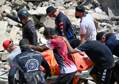 El olor a descomposición ya comienza a sentirse e invade la zona devastada por los terremotos en Venezuela