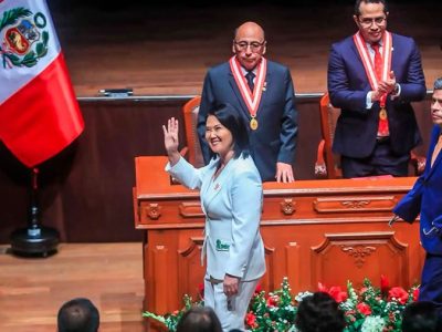 Keiko Fujimori recibe sus credenciales y es reconocida oficialmente como presidenta electa de Perú