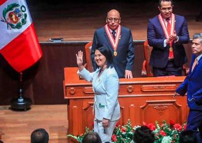 Keiko Fujimori recibe sus credenciales y es reconocida oficialmente como presidenta electa de Perú