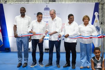 Presidente Abinader entrega renovado Club Deportivo Dante Lemoniel en Los Alcarrizos
