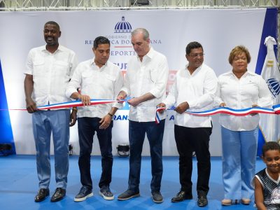 Presidente Abinader entrega renovado Club Deportivo Dante Lemoniel en Los Alcarrizos