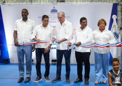 Presidente Abinader entrega renovado Club Deportivo Dante Lemoniel en Los Alcarrizos