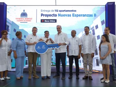 Presidente Abinader entrega 112 apartamentos en Boca Chica como parte del plan de viviendas dignas del Gobierno
