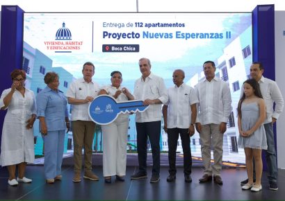 Presidente Abinader entrega 112 apartamentos en Boca Chica como parte del plan de viviendas dignas del Gobierno