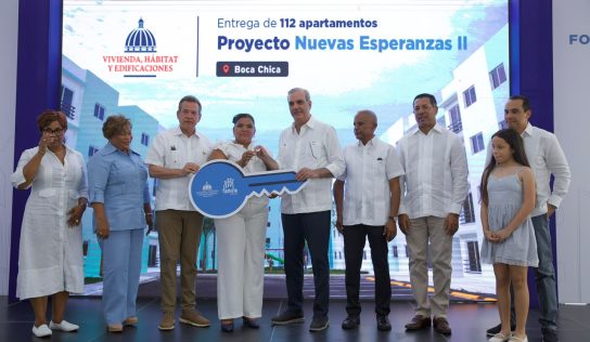 Presidente Abinader entrega 112 apartamentos en Boca Chica como parte del plan de viviendas dignas del Gobierno