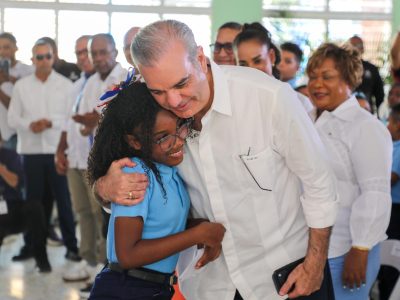 Presidente Abinader inaugura moderna Escuela Básica Minerva Mirabal que beneficiará a más de 900 estudiantes en Sabana Perdida