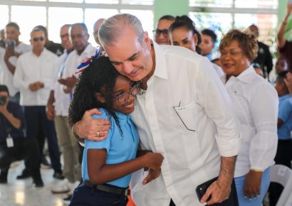 Presidente Abinader inaugura moderna Escuela Básica Minerva Mirabal que beneficiará a más de 900 estudiantes en Sabana Perdida