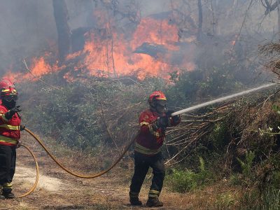 Portugal refuerza combate al incendio de Vouzela con ayuda internacional