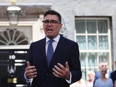 Burnham coloca el coste de vida como prioridad en su primer Consejo de Ministros