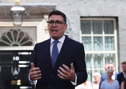 Burnham coloca el coste de vida como prioridad en su primer Consejo de Ministros