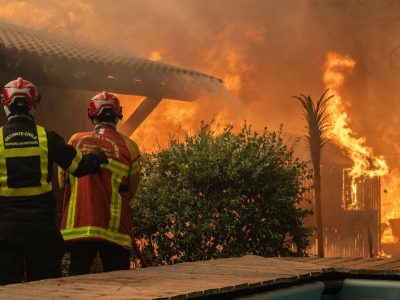 España y Francia evacúan 270,000 personas por incendios históricos