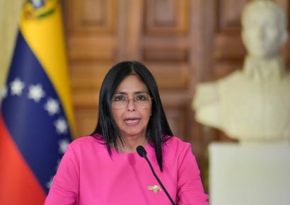 Delcy Rodríguez designa a Johann Álvarez Márquez como nuevo encargado de negocios de Venezuela en Estados Unidos
