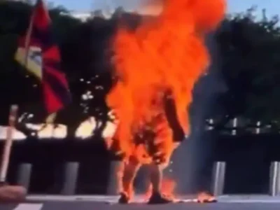 Conmoción en Nueva York: Un hombre fallece tras prenderse fuego ante la sede de la ONU en protesta contra China
