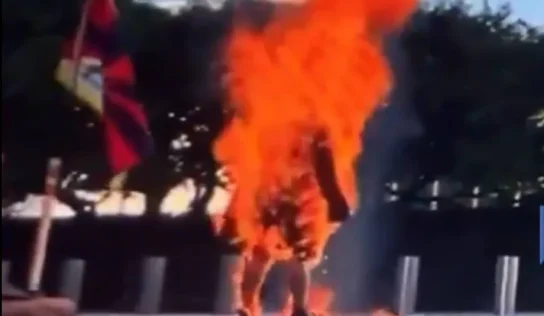 Conmoción en Nueva York: Un hombre fallece tras prenderse fuego ante la sede de la ONU en protesta contra China