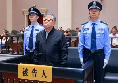 China condena a muerte a exfuncionario por recibir US$325 millones en sobornos durante 30 años